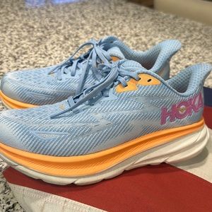 Hoka Clifton 9 womens size 7.5 wide